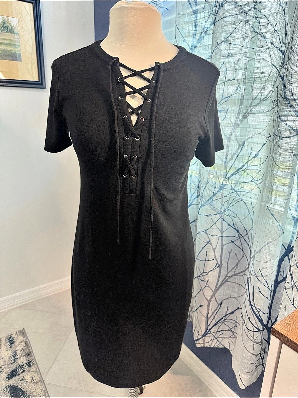 White House Black Market Lace-Up Mini Dress in Black Size Small Like New